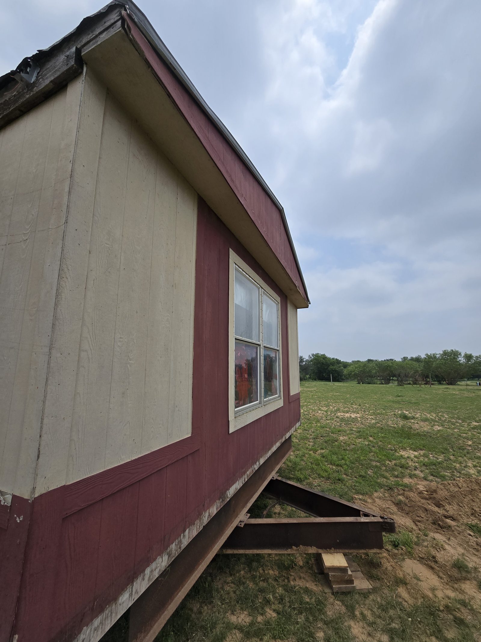 3 Bed / 2 Bath Single-Wide Handyman Special — exterior