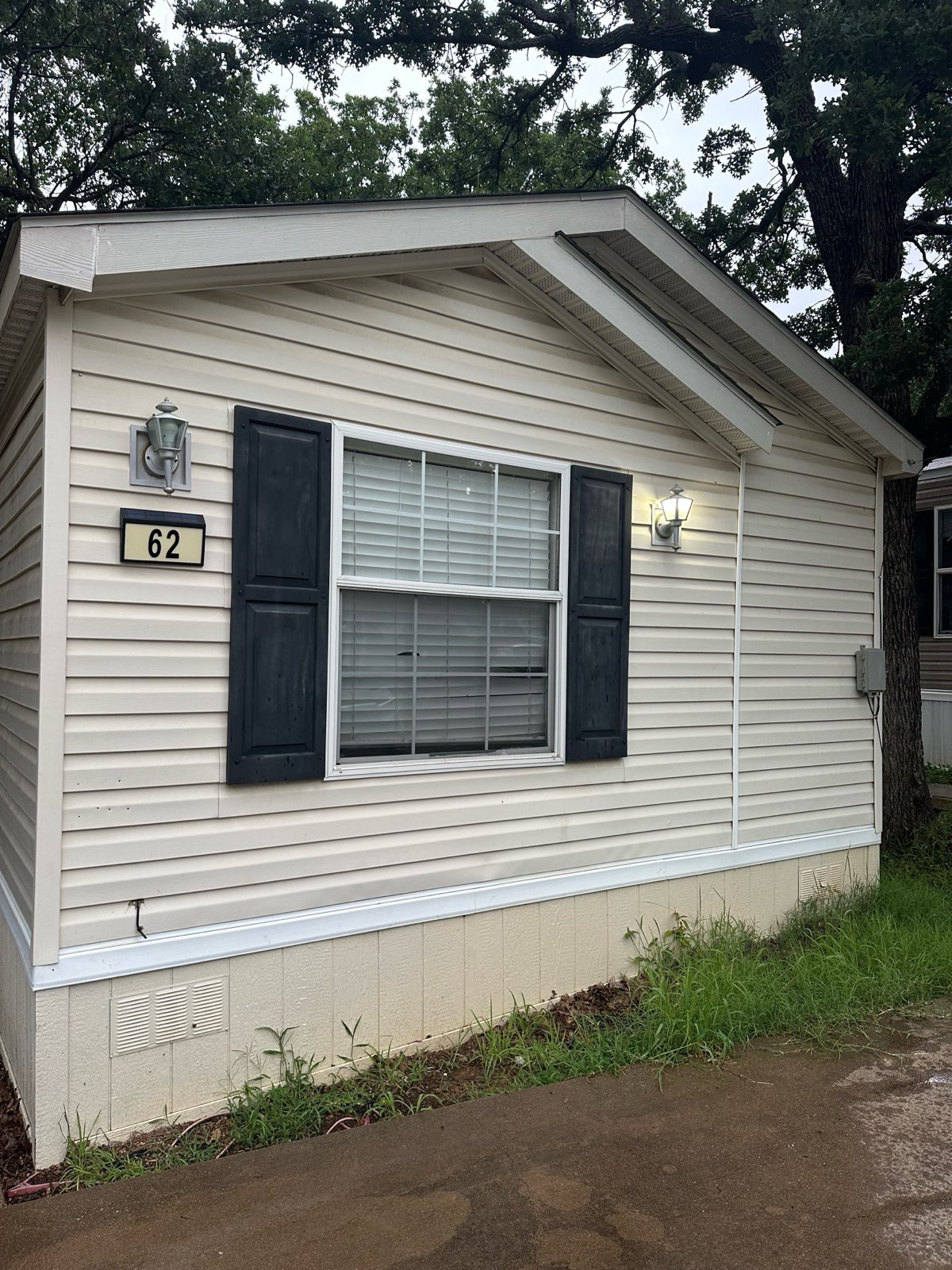 3 Bed / 2 Bath Single-Wide Handyman Special in Alvarado TX — exterior front