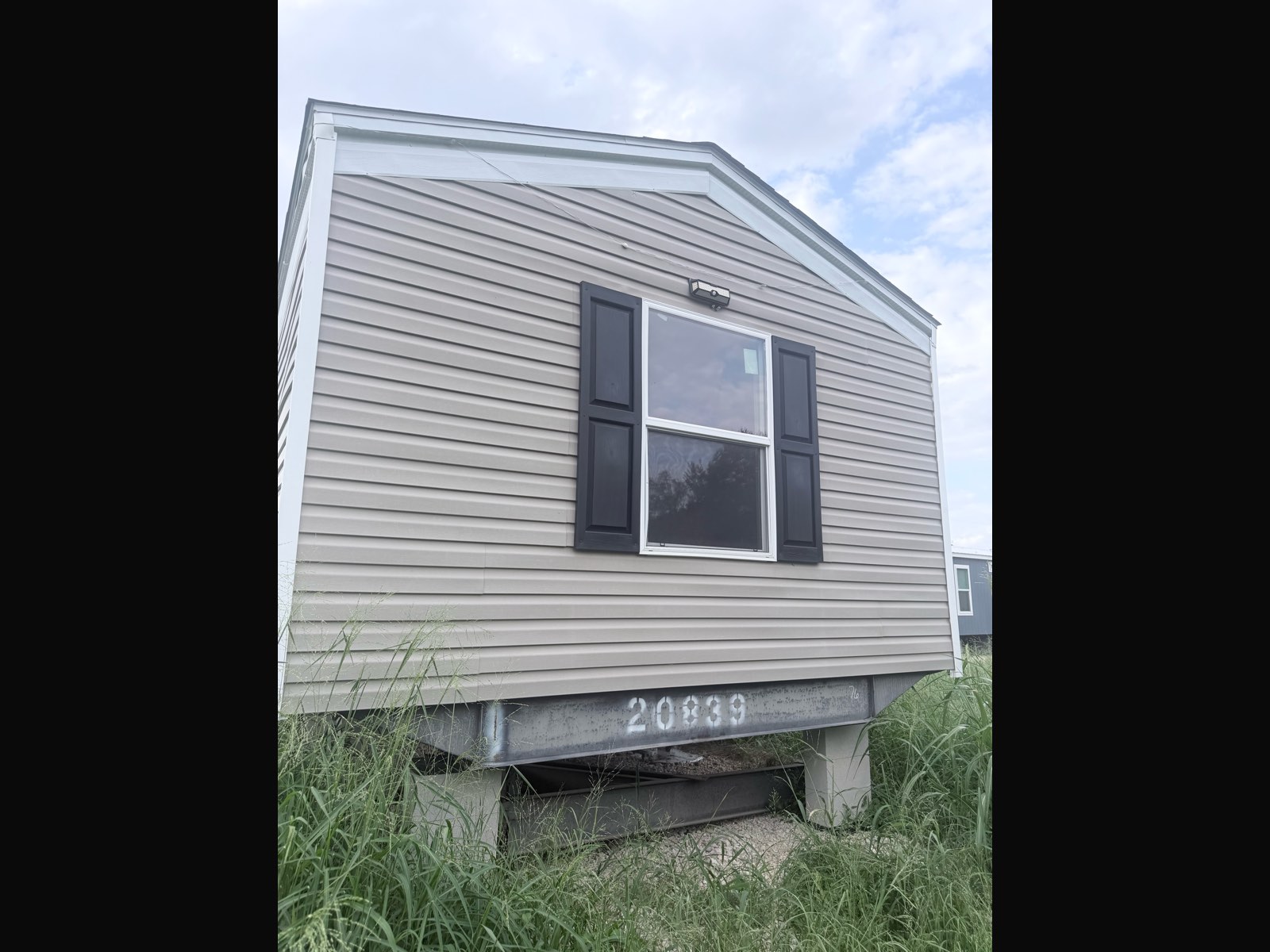 3 Bed / 2 Bath Single-Wide in Atascosa, TX — front elevation with bay window
